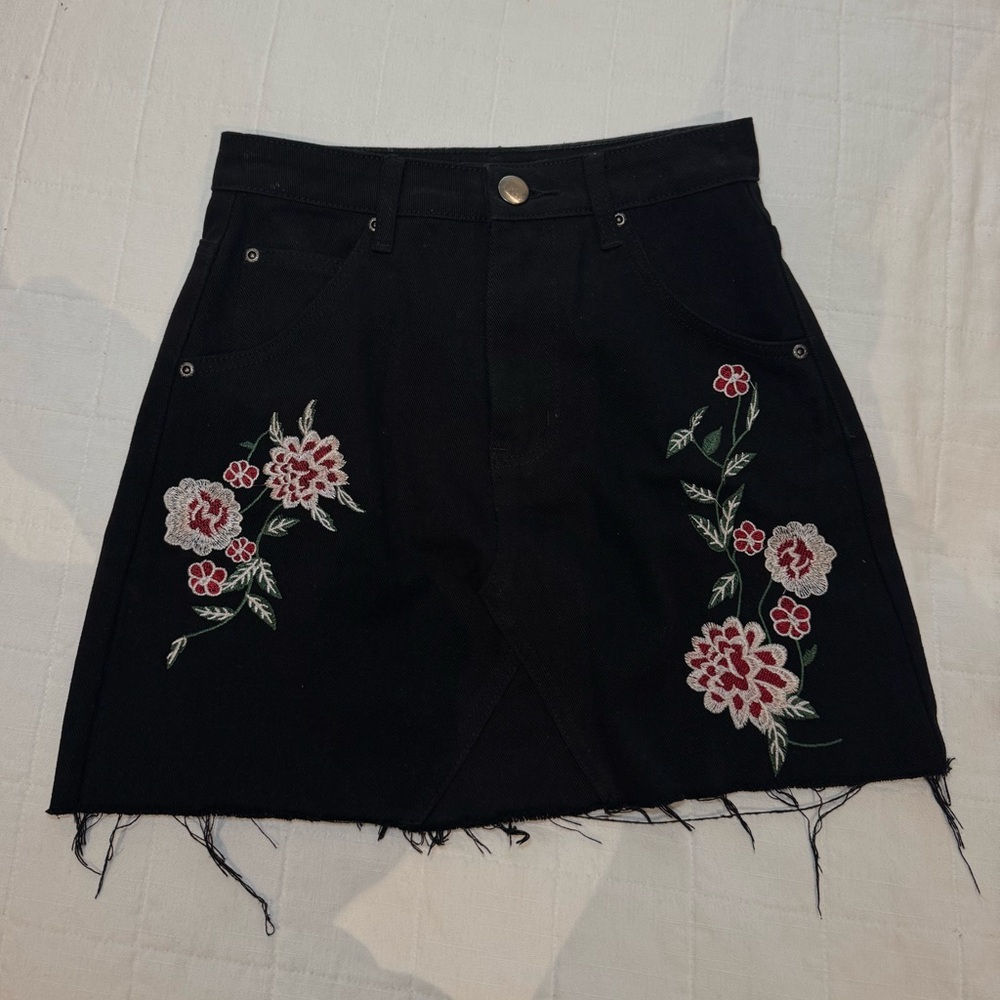 Boohoo Black Mini Skirt with Floral Embroidery